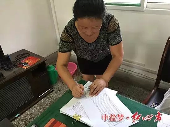紅四方一家親，大家獻(xiàn)愛心