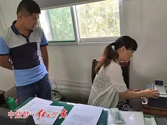 因?yàn)閻郏t四方每一個(gè)人都貢獻(xiàn)出自己的一份