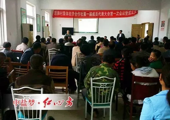 大家認真聽取農(nóng)化專家講解 大家認真聽取農(nóng)化專家講解